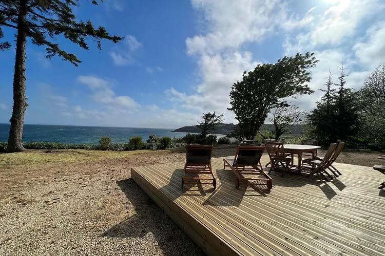 Breton Holiday Home With Sea View, Plougasnou 0*,  France
