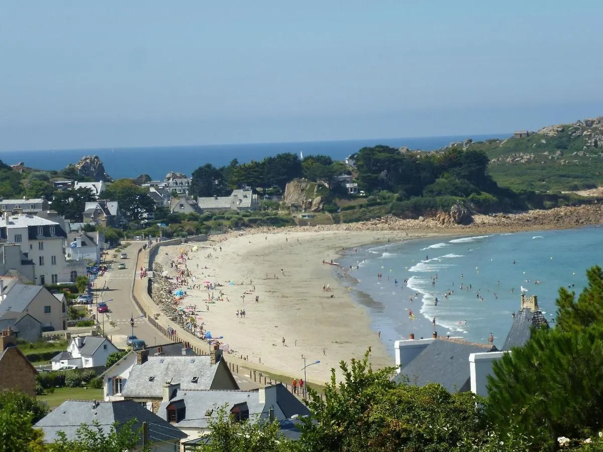 Breton Holiday Home With Sea View, Plougasnou 0*,  France